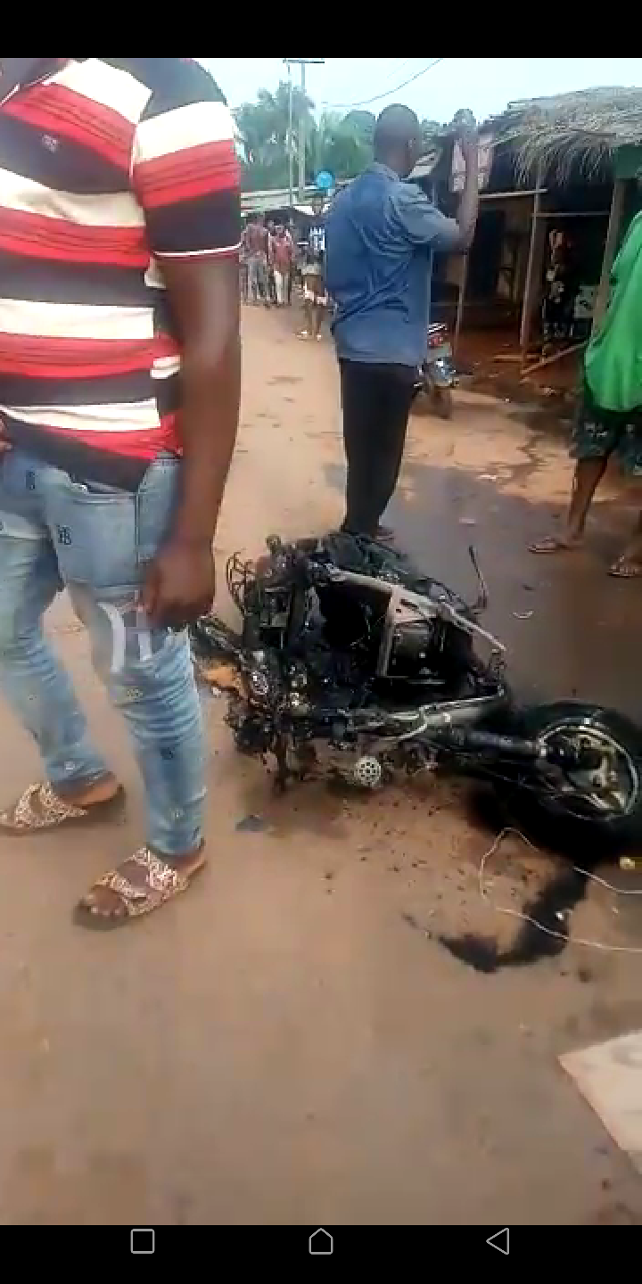 Gunmen Attack  a Motorcycle Riders, Burnt their Rides and Damage Foodstuffs of pettyT Traders Around (Video)